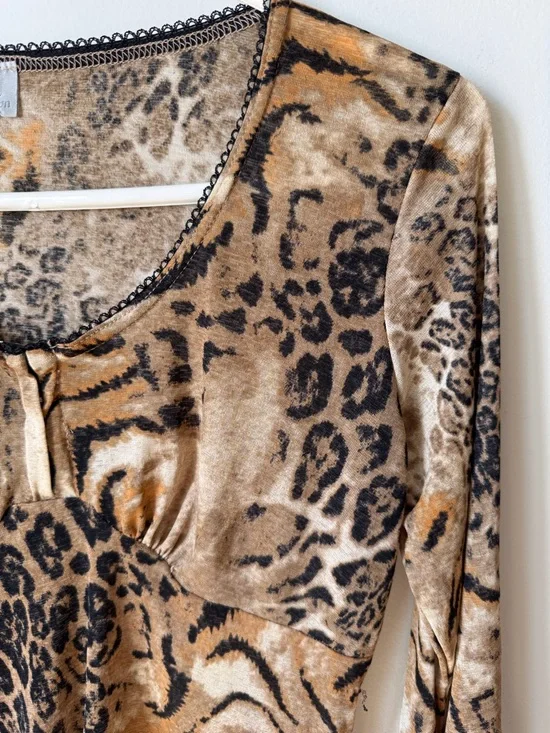 Sasson sheer Y2K animal print babydoll top with long flare sleeves lettuce hem. - Picture 2 of 6